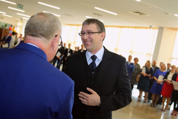Wręczenie nagród JM Rektora UMK w fouer Auli UMK (26.09.2019) [fot. Anna Bielawiec-Osińska]
